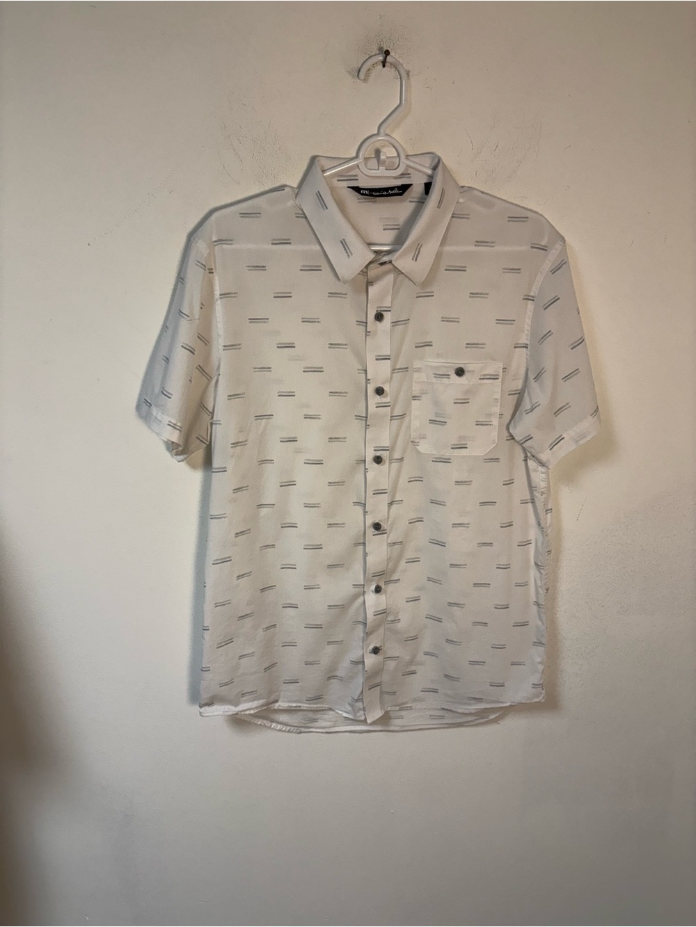 Travis Mathew Men's Short-Sleeve White Button-Up Shirt Stripe Print Medium